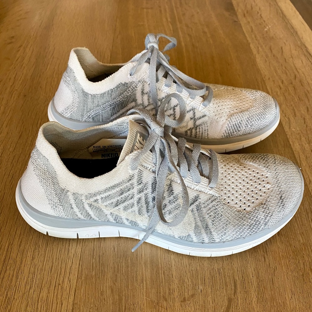 Nike free women’s shoes. Color white/grey. Size 7.